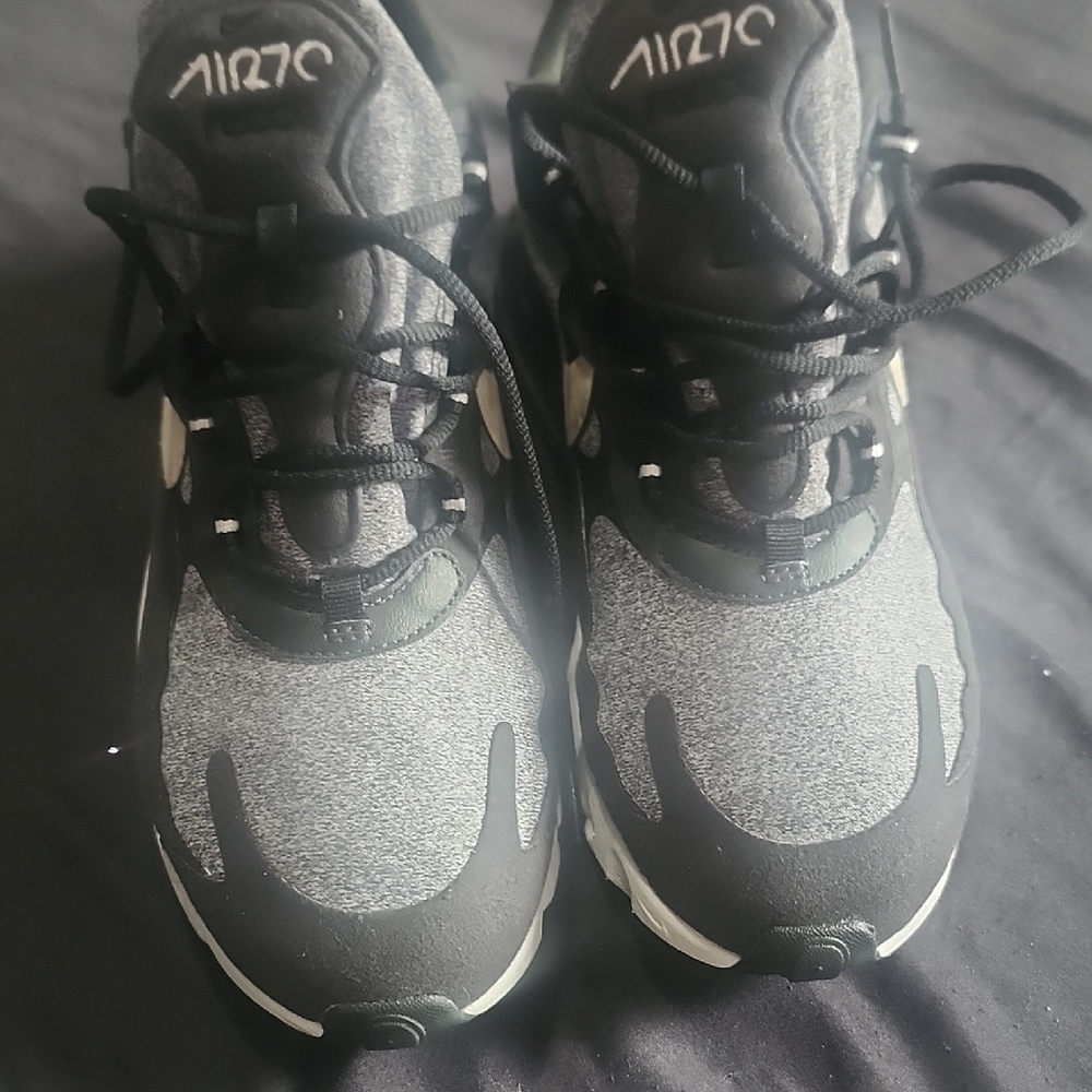 Women AirNike React Size 9.5 Very Good Condition Mint